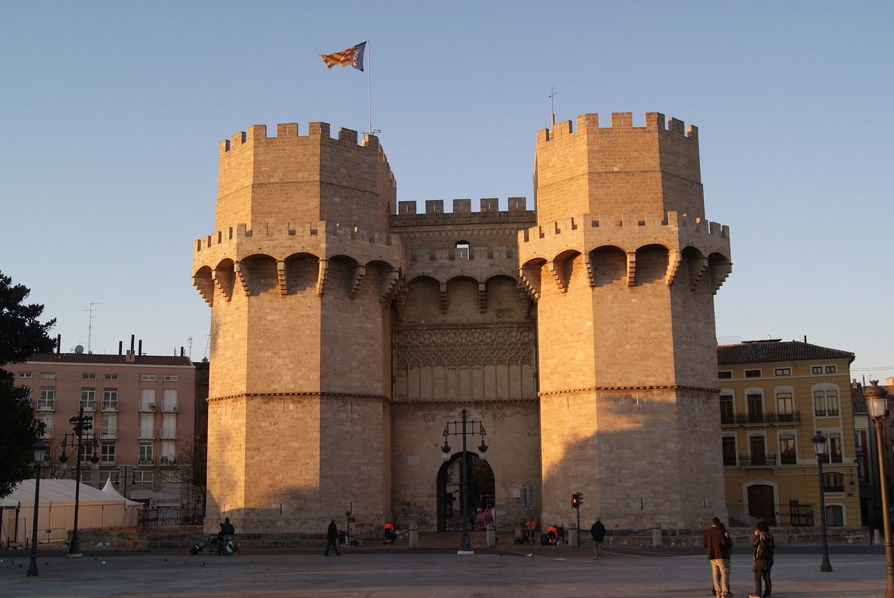 Imagen de las Torres de Serrano en Valencia. Vivir en Valencia